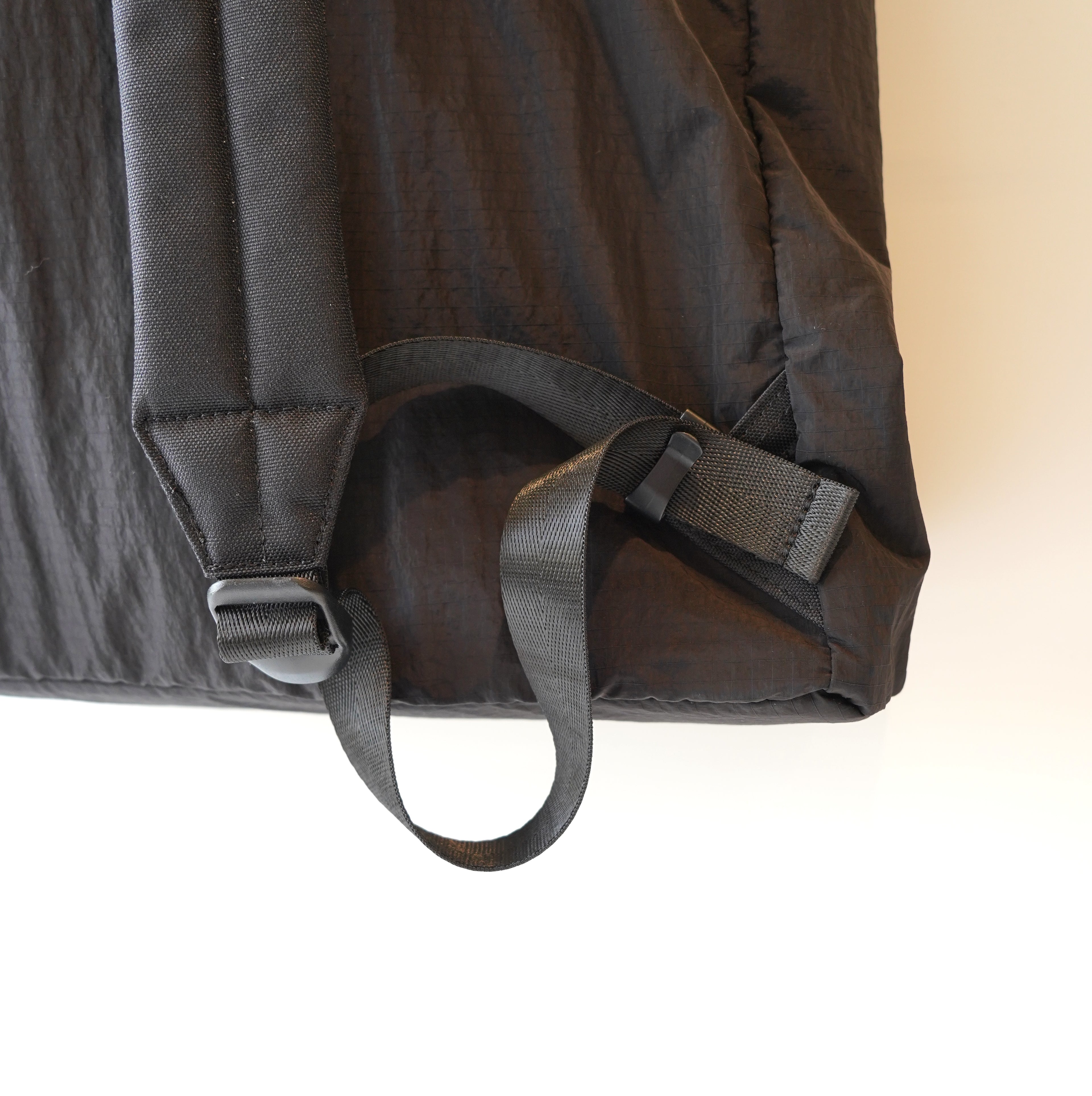 NoiR / 2WAY Light daypack