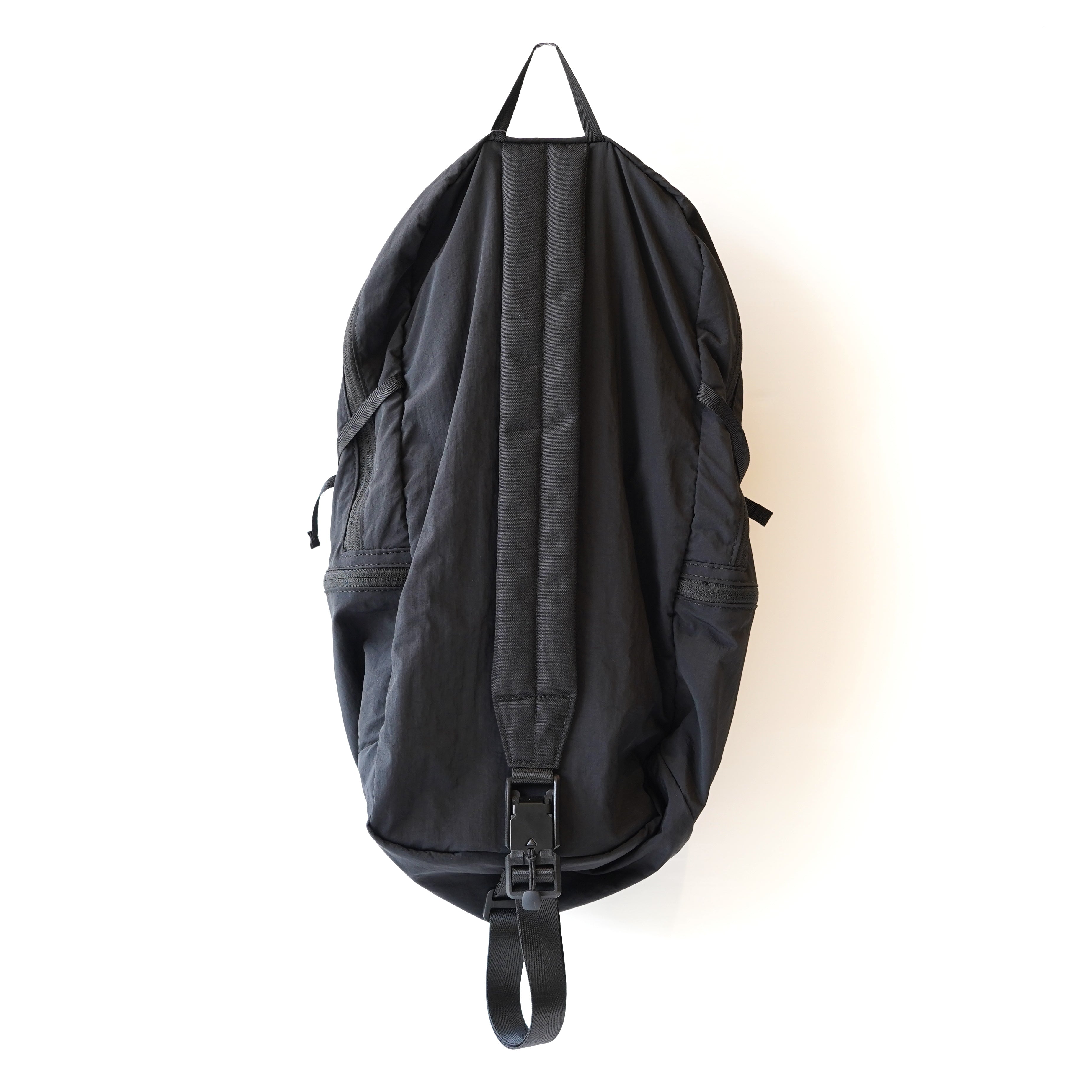 NoiR / Light sling bag