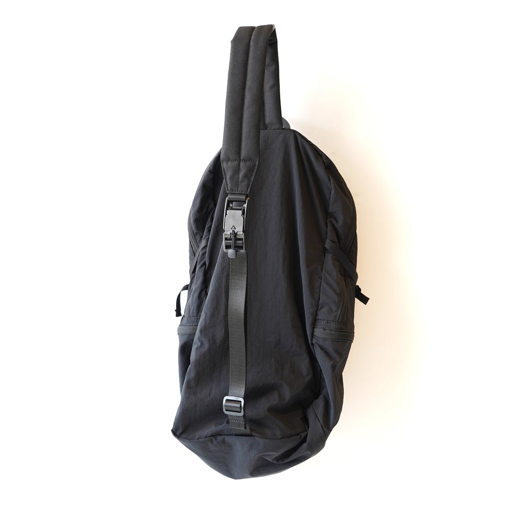 NoiR / Light sling bag