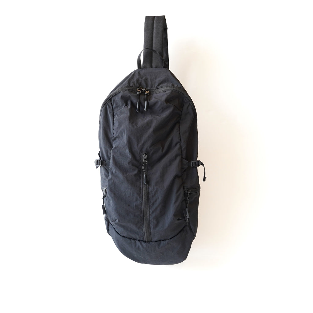 NoiR / Light sling bag