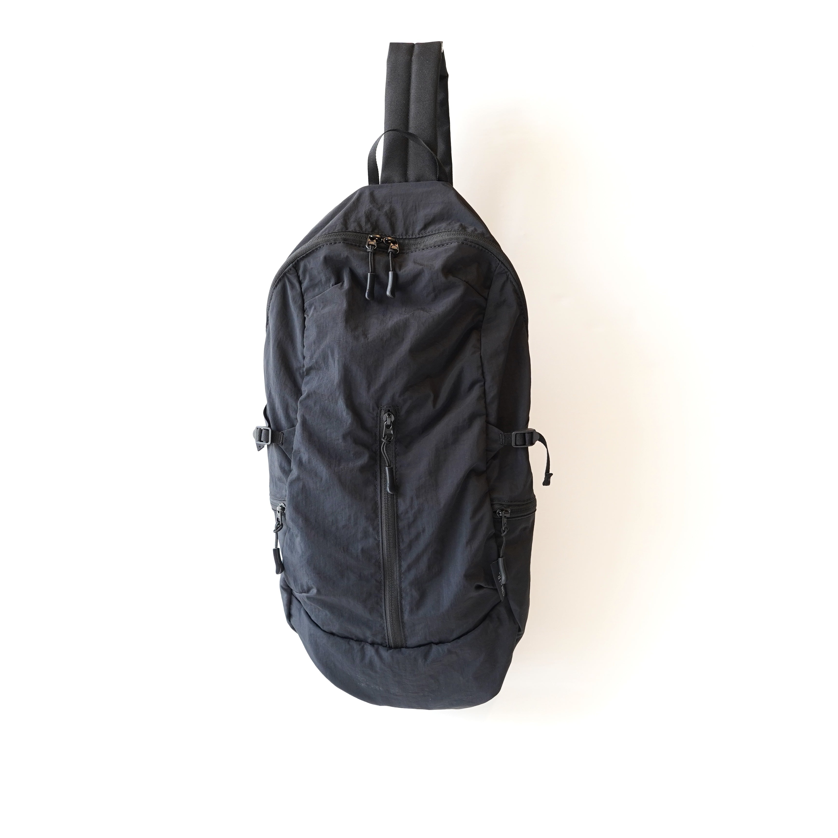 NoiR / Light sling bag
