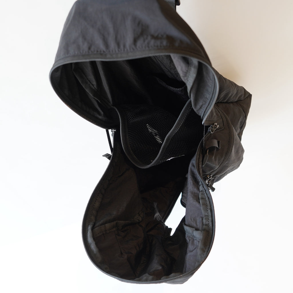 NoiR / Light sling bag